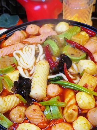 家里怎么能离开了火锅丸子,我家一直吃伊客拉穆清真火锅丸子,配料干净吃的放心,平时家里一直备着,煮面煮麻辣烫涮火锅炖菜放几个,真的很香#清真火锅丸子#妈呀太香了 #伊客拉穆清真火锅丸子 #火锅丸子 #火锅食材