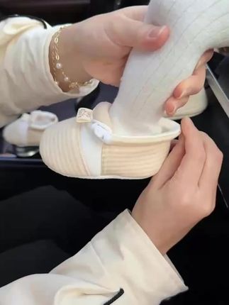 小猪佩奇春秋季婴幼儿学步鞋软底0一岁男女宝宝鞋防滑不掉6-9个月#小猪佩奇 #婴幼儿学步鞋 #软底防滑 #宝宝鞋 #春秋鞋