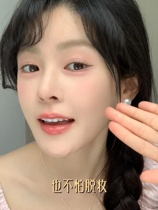 公车摇成不倒翁!挤成沙丁鱼妆容也不花”,📍抗摩擦膜+速干科技 #花西子小黛伞