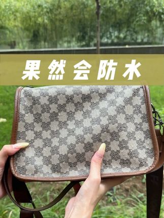 商家果然没有骗我!这款豌豆包真的能做到防水防油污~关键是它还很百搭!#包包种草#包包#包包推荐