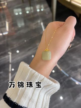 🍃无事牌的价格超级高 因为无事牌的料子超级完美#万锦珠宝直播间 万锦珠宝店铺#和田玉吊坠