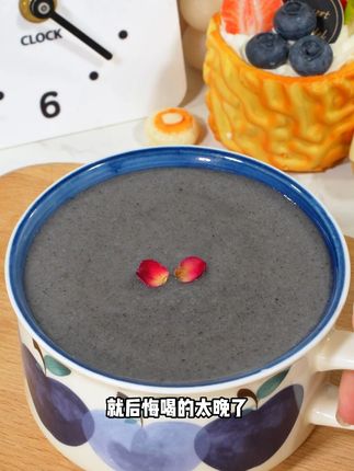 多吃点纯粗粮制作的,这个#黑芝麻核桃桑葚粉,满满的膳食纤维,直接开水冲泡就能吃,软糯可口,都是粗粮味道