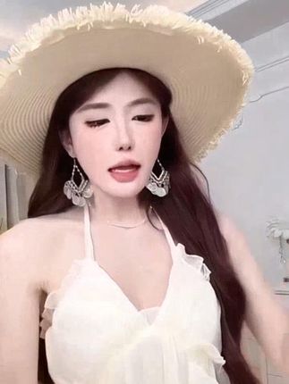 海边度假气质挂脖吊带连衣裙女夏季纯欲性感露背不规则雪纺长裙子 #个位数10袋椰青美式临期# 椰青美式 #巨巨巨巨超值# 临期食品 #夏季穿搭