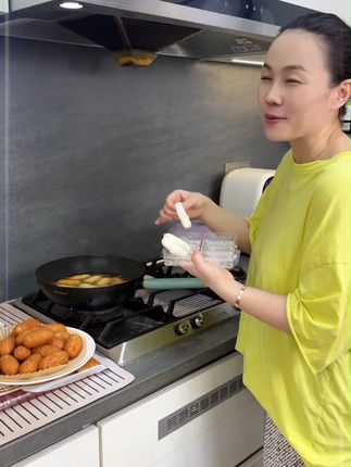 #红糖糍粑  #爆浆红糖糍粑  #大人小孩都爰吃  #好吃不贵经济实惠  #超便宜超划算