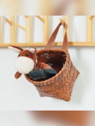 用这种复古仿藤挂篮收纳葱姜蒜不仅方便 挂在家里也显得很温馨 #收纳框 #厨房好物 #居家好物