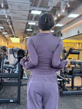 运动 “珍惜当下比追逐未来更接近幸福” #ootd穿搭  #见人不如健身 #运动穿搭 #健身套装