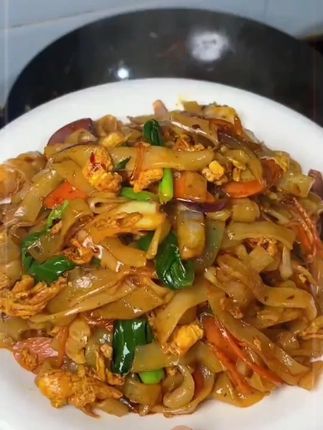 在家就可以做,简单又好吃#炒河粉 、#妈呀太香了 #老人小孩都爱吃