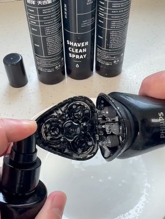 下巴分泌油脂黏到剃须刀上,用这个剃须刀清洗液!洗的真干净!#亲测分享#剃须刀#护理
