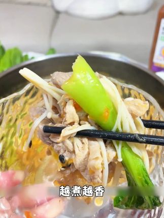 秋天的第一口百香果火锅,西双版纳火锅大厨在线下饭! #火锅约起来 #百香果火锅 #火锅底料 #火锅 #丰收季节到了