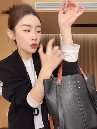 玖了个玖 2025早秋 极简百搭欧根纱领口三色面膜长袖T恤2508C4217#通勤搭配#显瘦显高#衬衫#小众设计感#拽姐穿搭