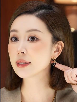 铜合金珐琅耳饰 黑色不对称绳结春夏新款小众设计感爱心耳钉1884 #首饰分享 #时尚单品 #精致饰品高级感 #耳环 #饰品控