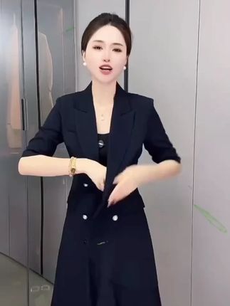 短袖连衣裙纯色夏季双排扣斜肩女神范轻职风名媛时尚显瘦气质新款#优雅气质 #气质女神穿搭 #高端大气 #爆款热卖中 #穿出女人味