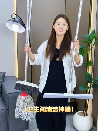 佳帮手魔术扫把,地面水渍毛发垃圾用它轻松搞定,浴室洗完澡的地面墙面水渍用它一刮就干净了#清洁神器 #魔术扫把 #生活好帮手 #刮水板 #家居清洁