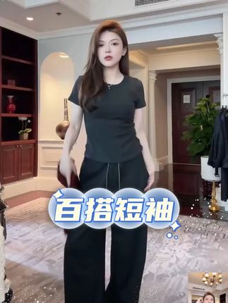纯色短袖 T 恤,圆领设计显简约,显瘦版型衬老钱风松弛气质 #穿出自己的风格 #穿出高级感 #短袖t恤 #显瘦穿搭 #松弛感穿搭