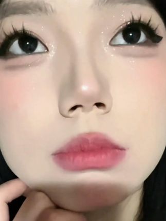 被追问无数次的眼妆,唯资大艺术家七色眼影盘(*广告) #七色眼影盘 #平价彩妆 #爆闪眼影 #唯资