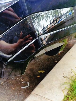 直到车子被剐蹭才知道不仅好看又防护的黑化套件这么好用!可原车1比1开模,和原车后唇同色,还多加了一条风刀,让尾部看起来更加有层次感。没有安排的车友安排起来#宝马新5系 #宝马新五系黑化套件 #宝马 #宝马新五系