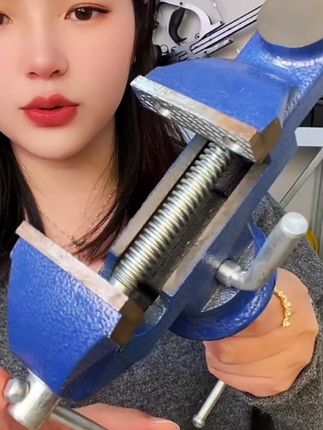 多功能重型桌虎钳迷你小型台虎钳万向桌钳家用工作台快速平口固定#台虎钳 #桌虎钳 #台虎钳工作台
