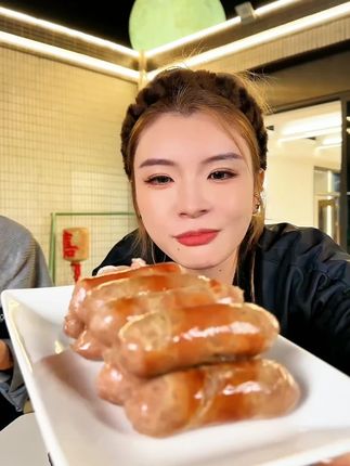 90%黑猪肉的烤肠,不用再给小朋友去吃淀粉肠了,自己烤必小卖部的还便宜。#黑猪肉烤肠 #烤肠 #好吃到停不下来