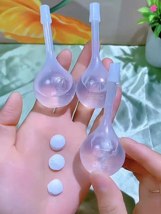 开塞露 (77) 洗脸,如果你只是用水洗,那么再好的脸啊,都被你给糟蹋了。很多人都爱洗脸,都希望啊咱们的皮肤啊光滑亮丽有弹性。但是我敢说呀,十个人里面有九个人啊,脸都洗错了。如果洗脸呀只用水洗,那么洗出来的脸呢发黑发黄。大家好,我是楠楠,我从事皮肤管理中心呢已经差不多二十来年了。今天我把我们内部人员都在用的这个洗脸方法分享给你们。用白醋洗脸。你听说过吗?可能你呢会觉得很稀奇,但是姐姐们我跟你讲,其实想要干净白又嫩的皮肤呀特别的简单。像年龄在四十多、五十多、六十多的姐姐,脸上点快快特别多。你们一定要记住这个方法。回去以后呢,赶紧的去试一试。#左旋vc #左旋维c #左旋vc冻干片 #左旋vc加开塞露 #左旋VC