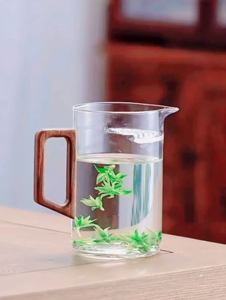 家用耐热大容量玻璃公道杯,茶漏一体月牙造型超实用! #茶水分离 #耐热玻璃 #玻璃公道杯 #大容量茶杯 #大容量公道杯