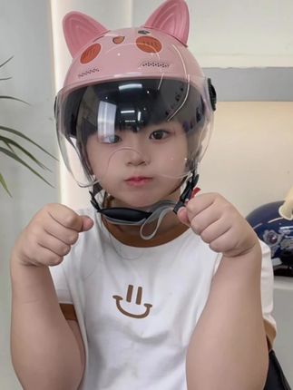 自从给宝贝入手了这个儿童头盔,骑车接送娃都省心不少呢!#母婴好物 #电动车 #头盔