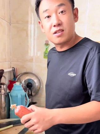 夏天愁做饭,又想吃肉,试试咱家这个青岛老火腿吧,满满的全都是大块手切猪腱子肉,一口下去简直太香了 #老火腿# 火腿 #青岛老火腿# 美食 #太香啦 #夏天愁做饭又想吃肉试试咱