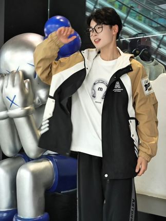 秋季青少年男生夹克外套,面料轻便且防风,设计简约运动风儿子穿上青春有活力#青少年外套#夹克外套#秋季外套男