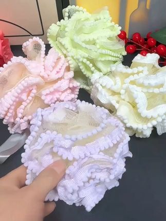 夏天洗澡怎么能少得了这款#沐浴花 呢!一点点沐浴露就能打出绵密丰富的泡沫,搓澡柔软舒适不伤皮肤,大人孩子都能用,用完挂起来干净卫生#浴球 #浴室好物 #超便宜超划算