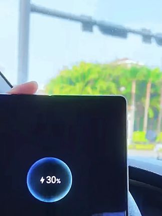 折叠屏车载手机支架2025新款专用适用华为Mate X6无线 有了这折叠屏车载支架,无线充电,稳固不晃 有了这折叠屏车载支架,无线充电,稳固不晃,感应开合超智能# 折叠屏 # 三星折叠屏 # 奔驰