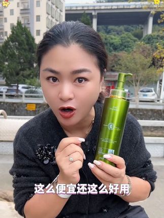 经常烫染头发毛躁打结分叉的姐妹,闭眼入手这款草谷箐华洗发水吧!顺滑水润有光泽!你会爱上它的#天淑洗发水#连阿品