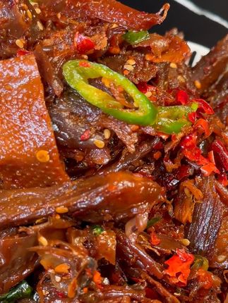 谁还没吃过这个碎碎鸭!香辣入味越吃越上头,回购N次都不腻! #零食推荐 #追剧小零食 #好吃到停不下来 #湖南特产 #碎碎鸭