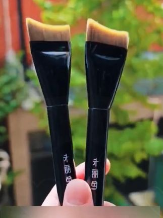 卡丽色底妆实用不吃粉弧形超薄一字型圆头无痕粉底刷不吃粉化妆刷#粉底刷推荐 #粉底刷 #底妆 #卡丽色 #粉底刷推荐
