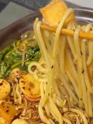 云南风味4包料正宗过桥米线鲜香顺滑送勺子包邮售后有保障 #深夜放毒美食 #无辣不欢 #特色美食小吃   #爱美食爱生活    #麻辣烫