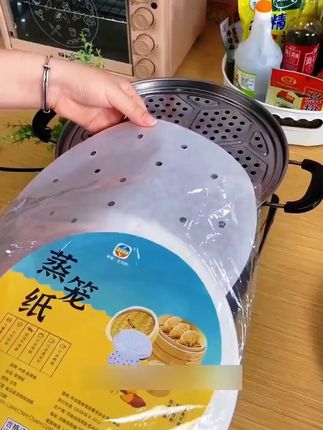 传统蒸布容易粘连,不好清理还不卫生。我家现在都用这种#一次性蒸笼纸用着干净卫生!#厨房好物