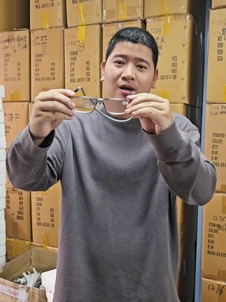这种老花镜,没见过吧。