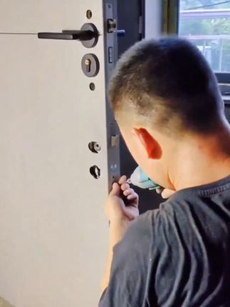 东成02雕刻机大锣机木门掏锁工具开锁孔模具木工修边机开锁眼铣槽 #木门掏锁孔#质量杠杠的好#好工具一起分享# 高性能实用工具 #木门掏锁孔质量杠杠的好好
