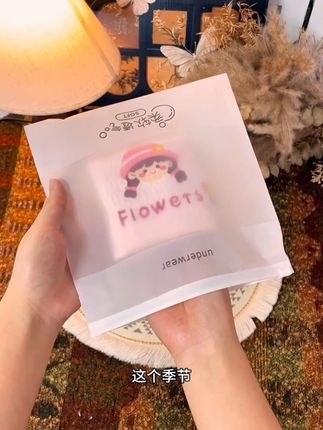 入秋了,你有多久没给女儿换内裤了?孩子贴身穿的小内裤记得定期更换,穿久了真的很不卫生的,这款新疆棉内裤柔软亲肤舒适又透气,弹力大不夹屁屁不勒腿,粉粉嫩嫩的卡通图案孩子很喜欢,快安排上吧!#女童内裤 #儿童内裤 #女童短裤 #面料柔软舒适 #母婴好物