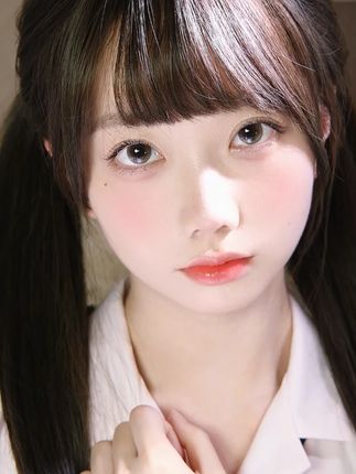 就这个满月下的朦胧感,一整个爱住了~ #holynara美瞳 #holynara官方旗舰店 #半年抛美瞳 #满月心轮美瞳