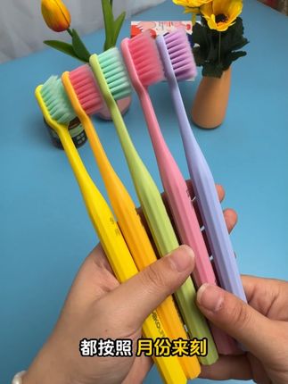 牙刷多久换一次,三个月不换牙刷跟抱着马桶亲嘴有什么分别! 牙刷多久换一次,三个月不换牙刷跟抱着马桶亲嘴有什么分别!#牙刷多久换一次 #牙刷 #牙刷软毛 #牙刷推荐