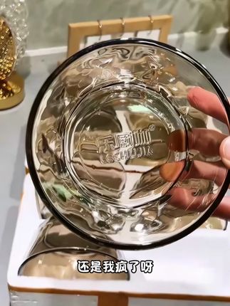 玻璃的造型高级感满满,加厚耐热的无铅玻璃,装汤盛饭也不会烫手,这个价到手4个,真的太爱了~ #玻璃碗#高档大气上档次#超便宜超划算#好物推荐🔥