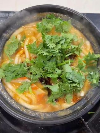 麻酱土豆粉 黏黏糊糊的麻酱土豆粉#这一碗好过瘾 #妈呀太香了 #砂锅美食 #抖音美食推荐官