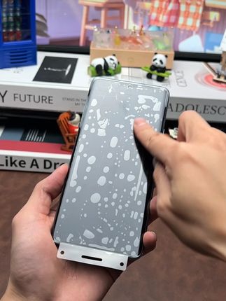 不要在为#曲面屏 贴膜吵了,这款#无尘贴膜舱 给你们带来完美解决的方案啦!操作简单#手机膜 #数码科技 #微晶陶瓷膜