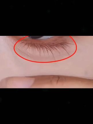 比针还细的#眼线笔 还不会画眼线的姐妹可以试试,这个价格拿来练手也不心疼#眼线教程 #防水防汗不晕染 #眼线笔推荐 #极细眼线笔