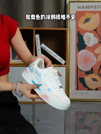 男同胞闭眼入!小新家鸳鸯色板鞋,休闲好穿,搭啥都帅到没边~ #蜡笔小新鞋类旗舰店 #显瘦穿搭 #潮鞋推荐 #180 #热点