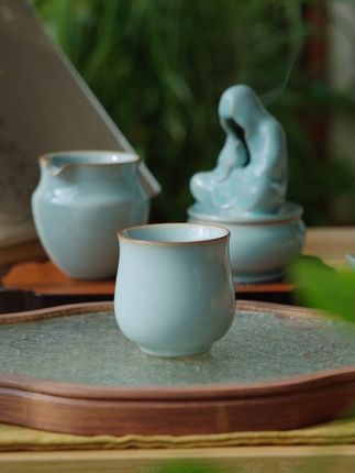 握在手里的天青玉兰,喝茶都雅致了 #简匠汝窑 #汝瓷 #茶器之美 #茶具