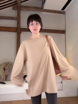 【万能搭子】秋冬时尚洋气显瘦侧开叉长袖T恤 松茶色侧开叉长袖T恤,显瘦百搭#秋冬穿搭分享 #秋冬穿搭显瘦 #秋冬穿搭打底衫 #秋冬新款 #livehouse是红人刷新点