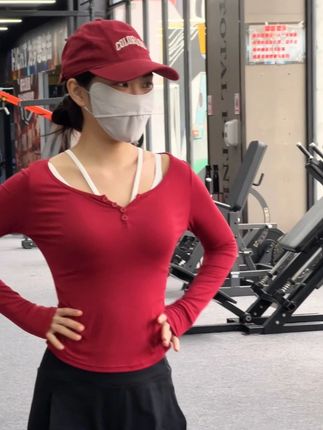塑造纤细腰肢,呈现显瘦效果,勾勒曼妙身形#亨利领长袖 #运动穿搭 #健身穿搭 #今日ootd穿搭