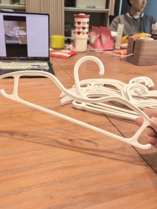懒角落短颈衣架缩脖子省空间家用挂衣柜无痕防肩角滑矮晾大衣服撑#省空间衣架 #家用衣架 #无痕衣架 #懒角落 #挂衣柜