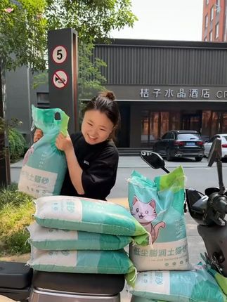 猫砂 猫砂真的不要再去买那些9.9 十斤的了!像这款低粉尘!结团快!铲屎官们赶紧囤起来!#猫砂 #复初猫砂 #猫砂推荐 #科学养宠攻略 @DOU+上热门