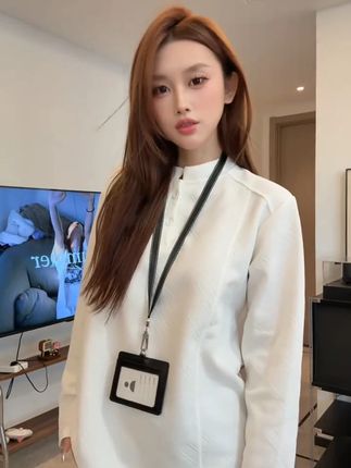 答应我这个秋天都让你对象穿这件卫衣 #ootd穿搭 #百搭上衣 #今天穿什么 #慵懒风穿搭 #polo衫